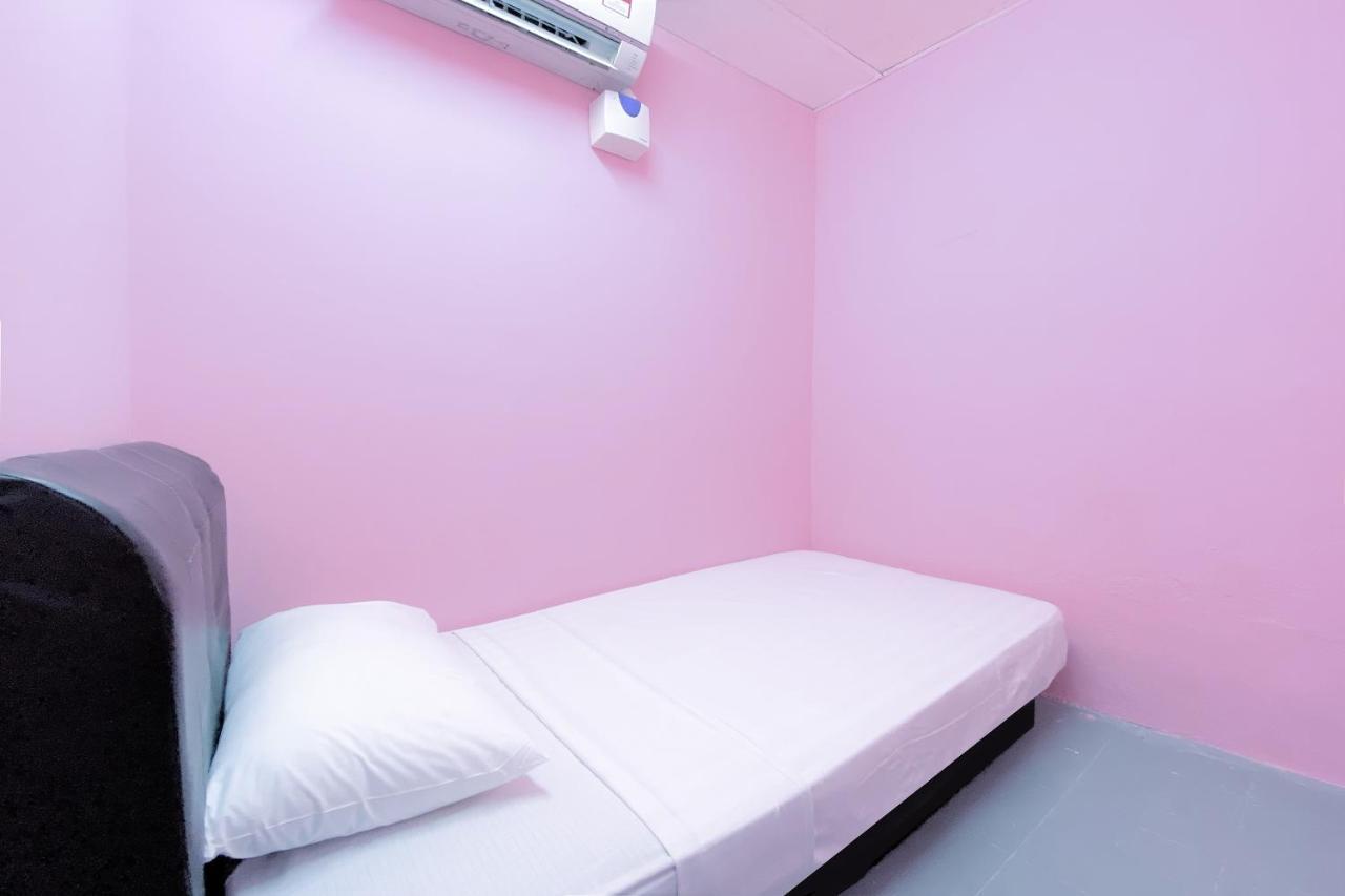 Spot On 90123 Rainbow Guest House George Town Eksteriør bilde